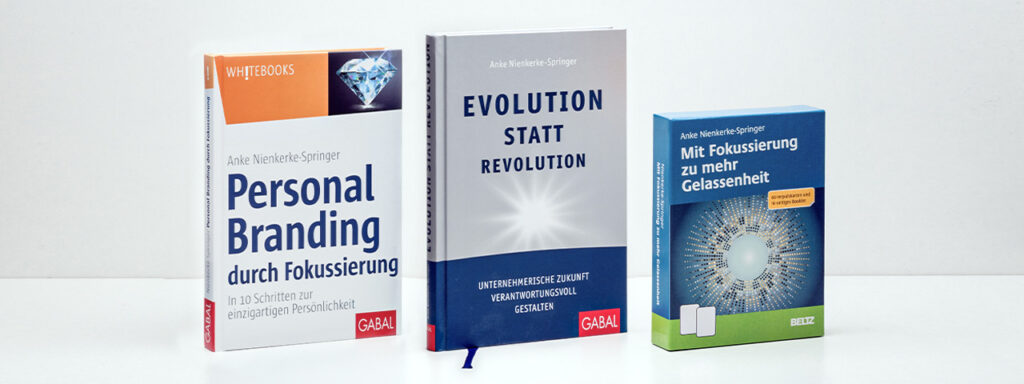 Abbildungen der Bücher von Dr. Anke Nienkerke-Springer