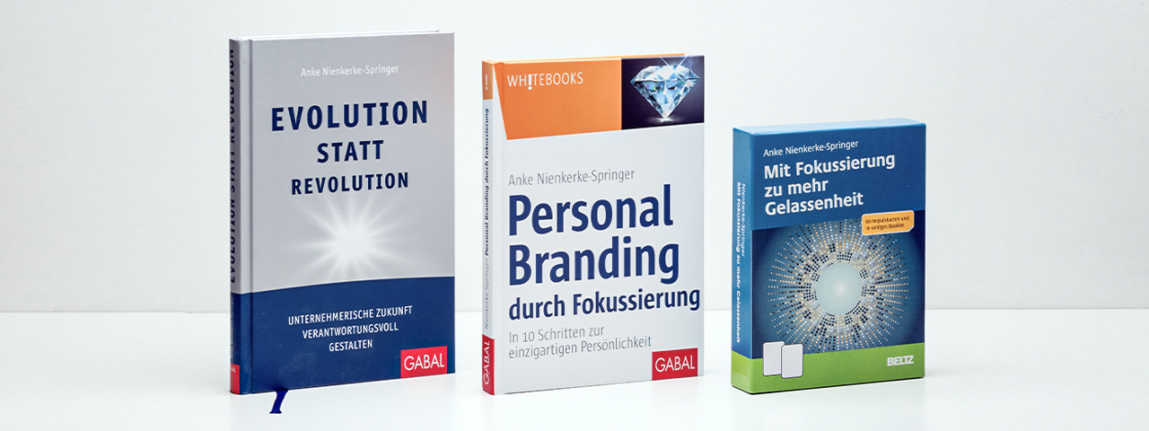 Abbildungen der Bücher von Dr. Anke Nienkerke-Springer